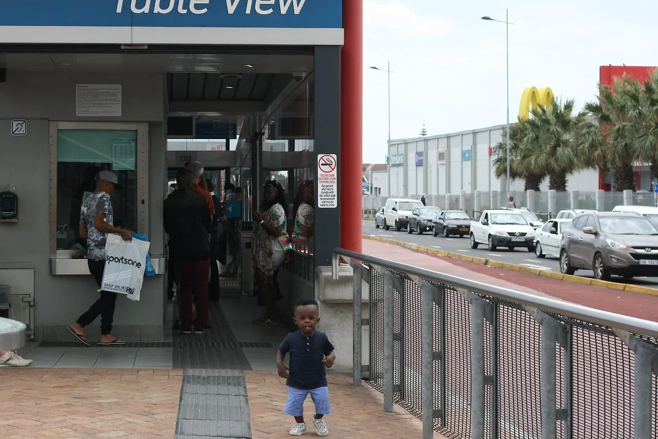 Vriesen View Otel Bloubergstrand Konukevi